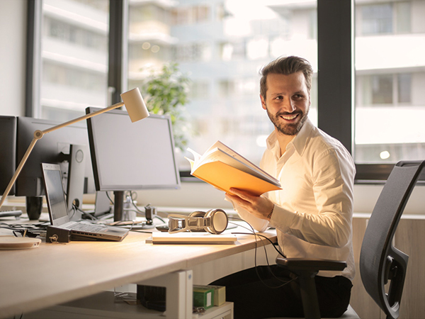 إليك أيها الرجل، هذه خمس خطوات تجعلك رائدًا في مجتمعك